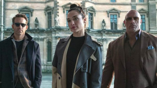 Red Notice, Aksi Seru Ryan Reynolds, Dwayne Johnson, dan Gal Gadot di Netflix