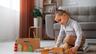 4 Cara Efektif Mendidik Anak Rajin Merapikan Mainan Sendiri