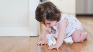Bayi Belum Merangkak? Begini Cara Efektif Bantu Si Kecil Bergerak Lebih Cepat