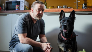 After Life, Dark Comedy Netflix yang Bikin Hidup Terasa Nyelekit