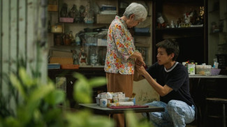 Pesan Kehangatan dari How to Make Millions Before Grandma Dies