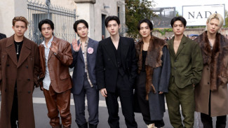 ENHYPEN Bawa Gaya Unik Prada ke Milan Fashion Week