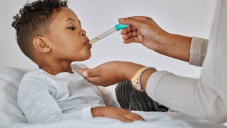Anak Anda Sulit Minum Obat? Berikut 4 Cara yang Bisa Anda Lakukan!