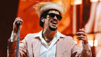 Bad Bunny Akan Tampil sebagai headliner di Super Bowl Halftime Show 2026
