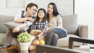 Menjadi Orang Tua yang Hadir, Bukan Sekadar Ada