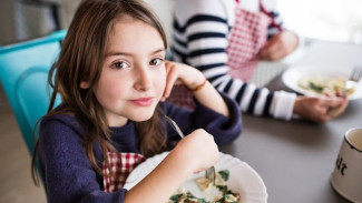 5 Ungkapan yang Sebaiknya Tak Diucapkan di Meja Makan Anak-Anak