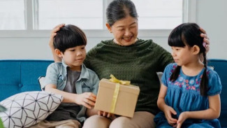 Ajarkan Anak Berterima Kasih kepada Orang yang Membantu Sekecil Apapun