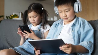 TV Tak Lagi Menarik bagi Anak, Mereka Beralih ke Game dan Video Pendek, Ini Panduan untuk Orang Tua