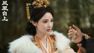 Love and Crown, Antara Cinta, Pedang dan Takdir Kekaisaran