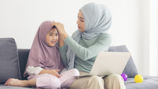 Bahaya Memanjakan atau Memuji Anak Hanya Karena Prestasi