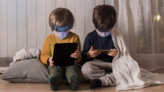 5 Alasan Sains Dukung Anda Menunda Akses Gadget pada Anak Pra-Sekolah