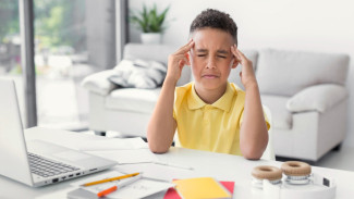 Dilema Online School vs. Ketergantungan Layar, Batasan Sehat Agar Anak Tak Burnout