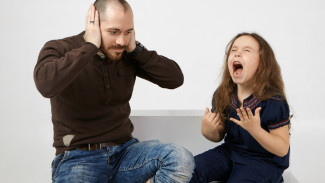 Jangan Pakai Lagi! 6 Kalimat Negatif yang Harus Dihindari Saat Menyita Gadget Anak