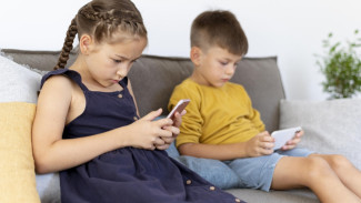 Anak Jarang Nonton TV, Tapi Screen Time Mereka Beralih ke Hal Ini