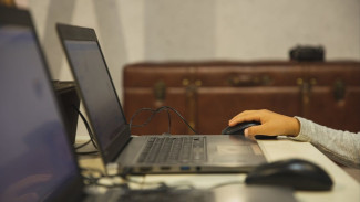Cara Tepat Ajarkan Anak 'Cyber Etiquette': Sopan Santun di Dunia Maya yang Sering Terlupakan