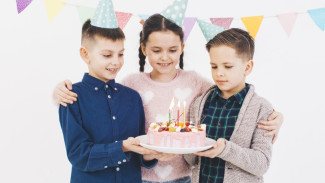 5 Cara Mengajarkan Anak Hidup dengan Rasa Syukur Sejak Dini
