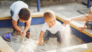 Ingin Bayi Cepat Responsif? Coba Sensory Play Sederhana yang Cocok untuk Usia 0-2 Tahun