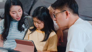Bukan Hanya Batasi Waktu, Ini Kunci Literasi Digital Anak Generasi Alpha