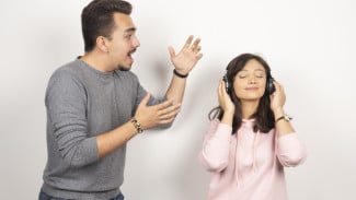 10 Cara Berhenti Membentak dan Membimbing Emosi Anak dengan Lebih Tenang