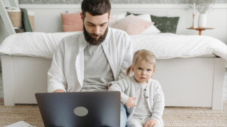 Tren Kontroversial 'AI Parenting', Bolehkah Meminta Bantuan AI untuk Mengasuh Anak?