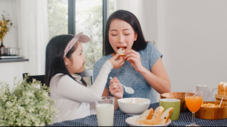 Tak Punya Banyak Waktu? Begini Cara Membangun Kedekatan dengan Si Kecil!