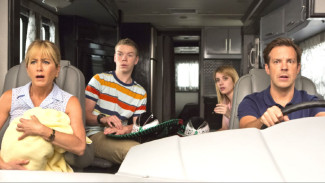 Membuat Keluarga Palsu Demi Bisnis Bandar Ganja Dalam ‘Were The Millers’