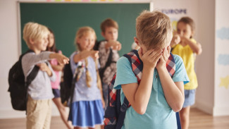 Anak Jadi Korban Bullying? Ini 10 Petunjuk Fisik dan Emosionalnya!