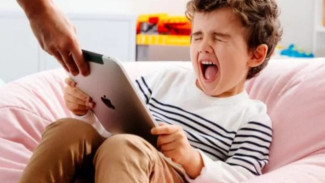 Dampak Gadget Pada Perkembangan Otak Anak