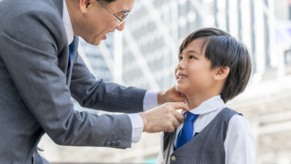 Salah Memuji Bisa Berdampak? Ini Pengaruh Pujian pada Motivasi Anak!