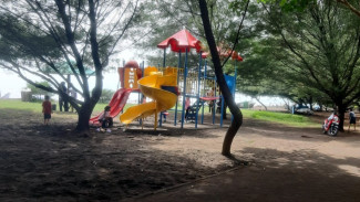 Playground Senilai Rp 50 Juta di Pantai Bimorejo, Dugaan Mark-up Menyeruak ke Permukaan