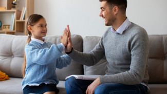 Permissive Parenting Aman? Ini Dampaknya bagi Perkembangan Anak!