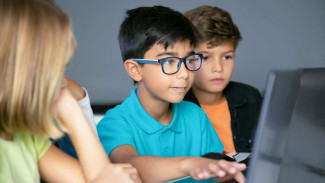 Cara Sederhana Mengenalkan AI untuk Anak agar Digunakan Secara Aman