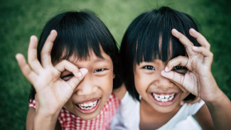6 Cara Efektif Membantu Anak Mengatasi Masalah Pertemanan