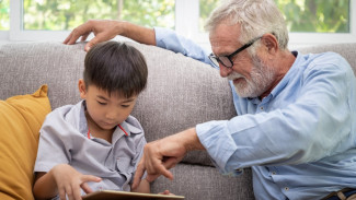 Authoritarian Parenting Aman? Ini Dampaknya pada Perkembangan Anak!