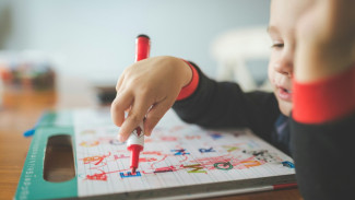 8 Cara Mudah untuk Mengajarkan Anak Menulis