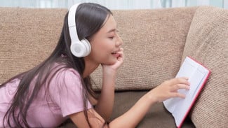 Gaya Belajar Auditori pada Anak, Kenali Tanda, Tantangan, dan Strategi Belajar yang Tepat!