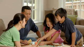 7 Alasan Pentingnya Orang Tua Meluangkan Waktu Bersama Anak