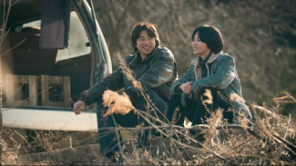 Gong Yoo dan Song Hye Kyo Jadi Sahabat Masa Kecil dalam Drama 