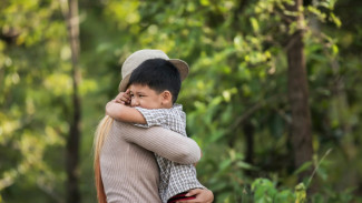 Menjadi Orang Tua Kekinian - Panduan Cerdas Mengasuh dan Melindungi Anak di Era Digital