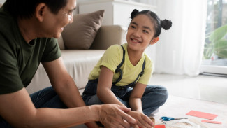 Pujian Bisa Membentuk Anak? Ini Penjelasan Ilmiahnya!