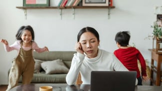 Mommy Brain: Benarkah Ibu Jadi Pelupa Setelah Punya Anak?