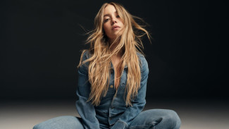 Sydney Sweeney Picu Kontroversi Usai Promosi Lingerie di Hollywood Sign