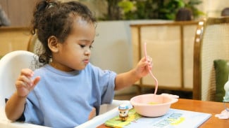 6 Trik Cerdas untuk Menghadapi Anak Susah Makan Tapi Doyan Ngemil