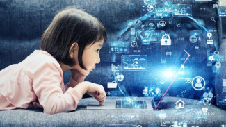 Ketika Anak Tumbuh di Era Digital, Apa yang Harus Dilakukan Orang Tua?