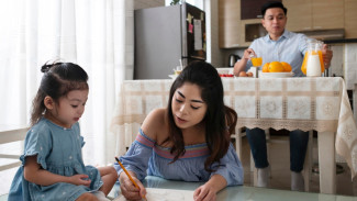 Tetap Kuat dan Waras Mengasuh Anak Tanpa Dukungan Keluarga