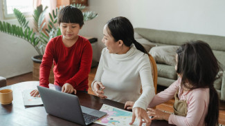 Adab dan Gadget, Mendidik Anak Sesuai Zaman