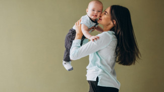 Attachment Parenting agar Anak Tumbuh Bahagia dan Dekat Secara Emosional