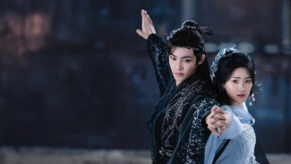 Love in the Clouds, Strategi di balik awan, Intrik Enam Alam, dan Cinta
