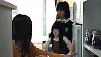 Misteri Boneka Aya, 5 Alasan Teror di Film Dollhouse Tak Pernah Berakhir