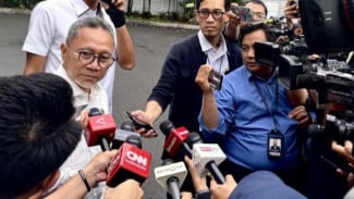 Prabowo Minta Zulhas Kendalikan Harga Sembako hingga Lebaran